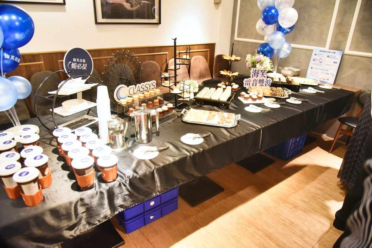 醫美儀器原廠專業團隊於現場解說音波與電波技術原理